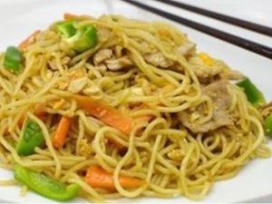 Massa frango á chinesa