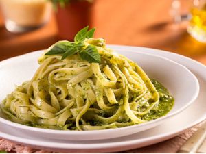 Massa ao pesto