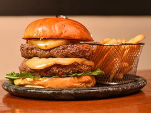 Cavaleiro Real  Duplo + Batata Frita