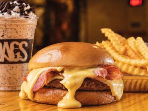 BURGER: COMBO + MILKSHAKE