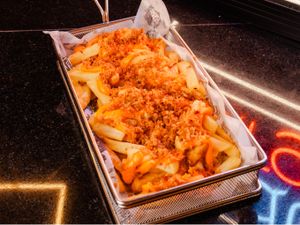 PORÇÃO DE BATATA FRITA CHEDDAR E BACON