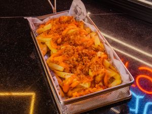 PORÇÃO DE BATATA FRITA CHEDDAR E BACON 400g