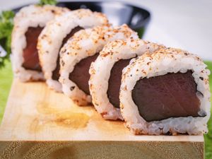 Uramaki Atum 8 peças