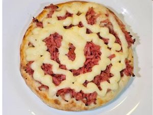 Esfiha de calabresa com catupiry