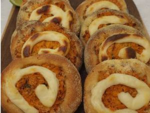 Esfiha de frango com catupiry