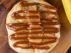 ESFIHA DE BANANA COM DOCE DE LEITE