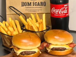Combo Casal Premium (2 Burgers + Fritas M + Sobremesa + Refri 600ml)