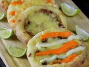 Esfiha de Carne com Cheddar