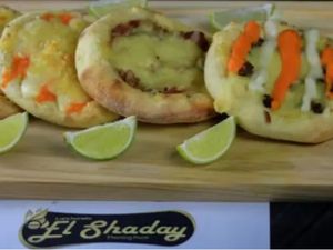 Esfiha de Frango Cheddar