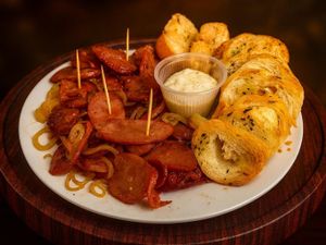 Porção de Calabresa Acebolada - Média