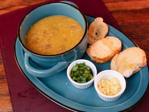 CALDIN DE QUENGA (FRANGO DESFIADO)