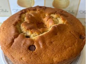 Bolo tradicional com gotas de chocolate