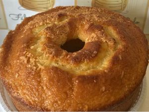 Bolo de abacaxi com coco