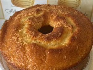 Bolo de abacaxi com coco