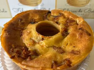 BOLO SALGADO DE FRANGO COM BACON