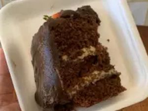 Fatia de bolo de chocolate