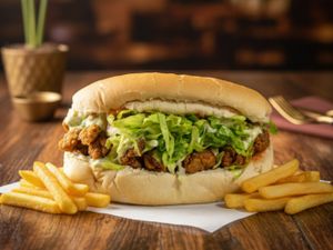 Faraó no Pão - Frango com fritas