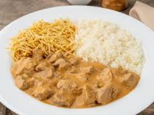 Executivo: Strogonoff de Carne de Sol