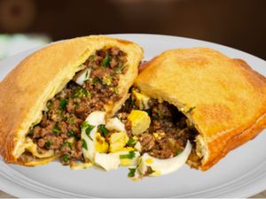 Pastel de carne, ovo e tempero verde - 20 cm