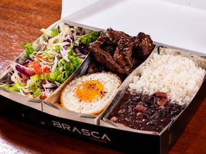 Acaltra Grelhada + Arroz + Feijão + Salada + Ovo Frito