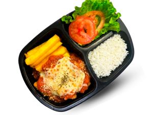 Prato executivo de coxa e sobrecoxa à parmegiana