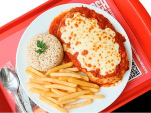 PARMEGIANA DE FRANGO