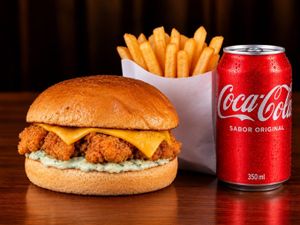 COMBO BURGUER DE FRANGO + BATATA + COCA LATA