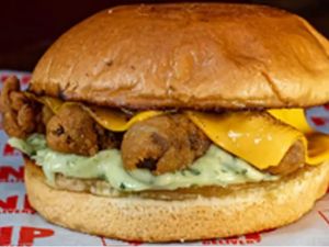 BURGER CORAÇÃO + FRITAS