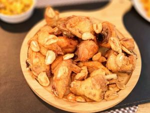 Frango  à passarinho com alho e óleo