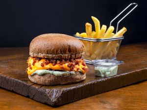 Burger Serrinha + Batata Frita Aprox. 40g ''Grátis'' + Maionese caseira