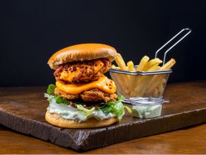 Burger Potreiro Grande + Batata Frita Aprox. 40g ''Grátis'' + Maionese caseira