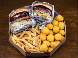 Caixa Casal da Fran's Burguer 2