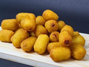 Polenta recheada com calabresa (350g)