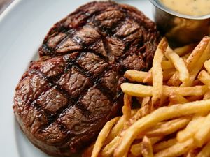 BIFE COM FRITAS