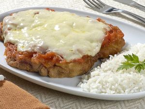 FILÉ À PARMEGIANA