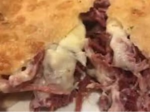 Pastel de Carne com Queijo