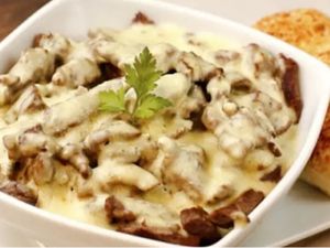 Petisco Filé ao Molho Quatro Queijos