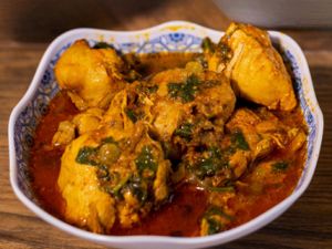 MEIA GALINHA GUISADA