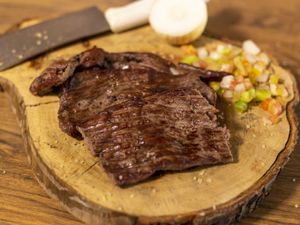 CHURRASCO DE BOI NA BRASA