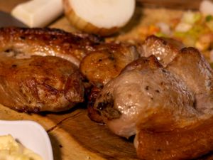 CHURRASCO DE PICANHA SUÍNA NA BRASA