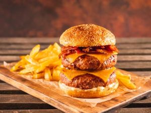 Duplo Bacon com Fritas