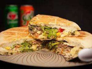 Xis Calota- Serve 5 pessoas (pão 35cm) + 1 guarana 1,5lts