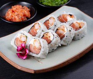Uramaki Shakeebi 4 peças ou 8 peças