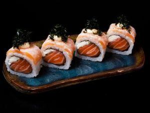 Uramaki Filadélfia flambado 4 peças ou 8 peças