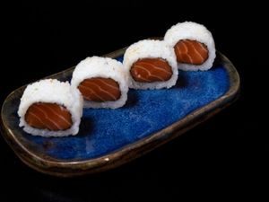 Uramaki Salmão 4 peças ou 8 peças