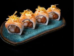 Uramaki Shakeebi flambado 4 peças ou 8 peças