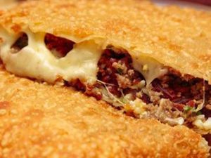 PASTEL DE CARNE COM QUEJO