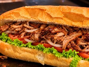 Pernil Raíz - O tradicional pão com pernil