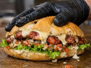 Responsa - Nosso Lanche no Pão de Sal com Linguiça Artesanal