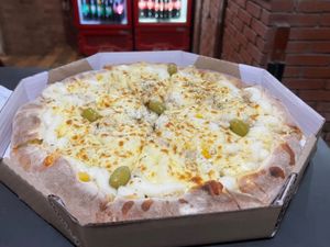 Pizza de Frango  com Requeijão Cremoso